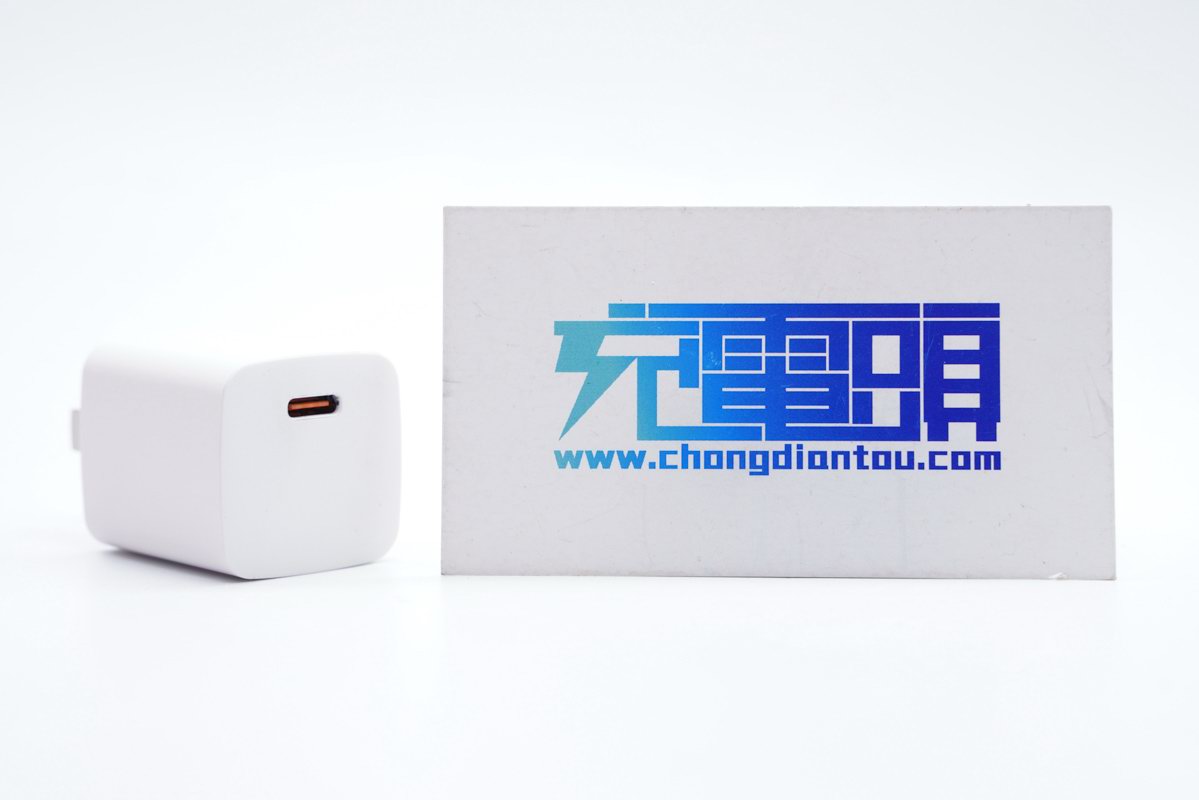 华科生推出33W快充迷你充电器，功率密度破1-充电头网