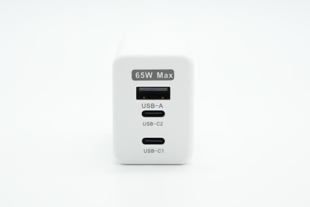 拆解报告：HKS华科生65W 2C1A快充充电器-充电头网
