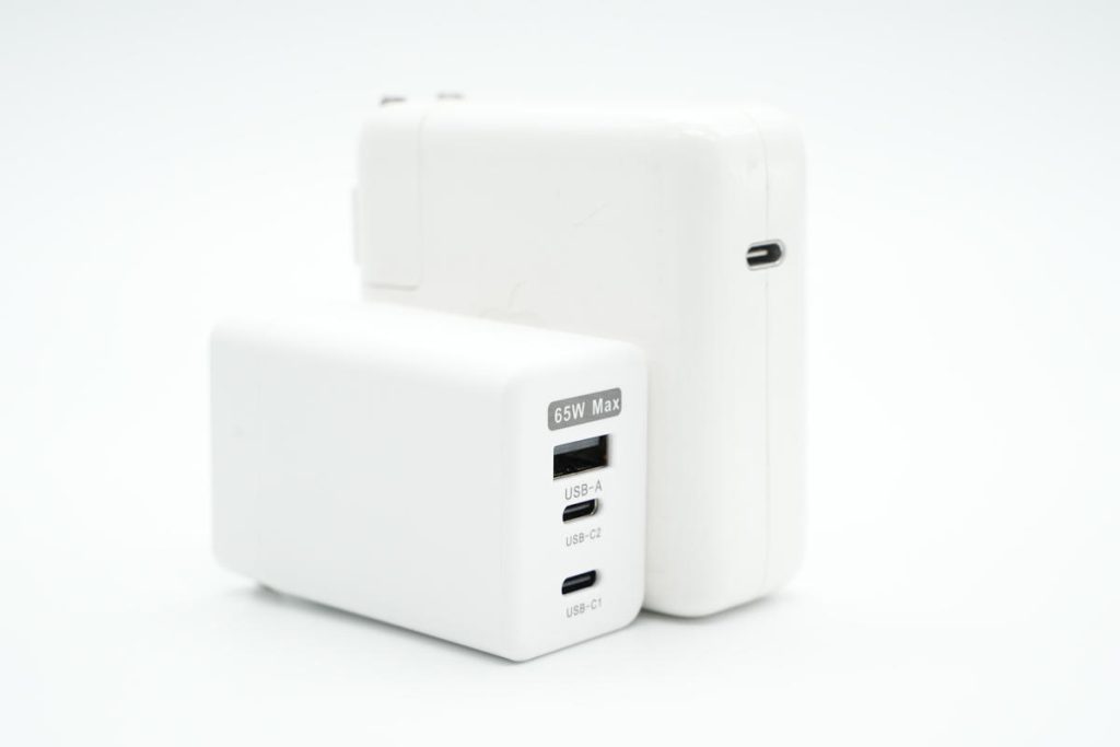 拆解报告：HKS华科生65W 2C1A快充充电器-充电头网