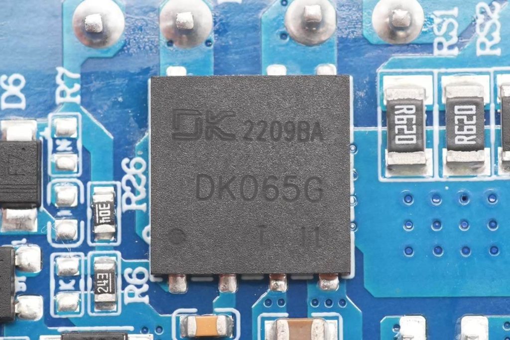 拆解报告：HKS华科生65W 2C1A快充充电器-充电头网