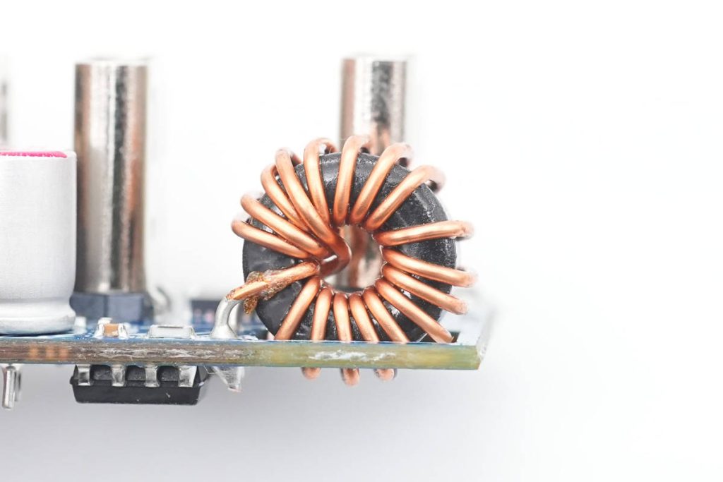 拆解报告：HKS华科生65W 2C1A快充充电器-充电头网