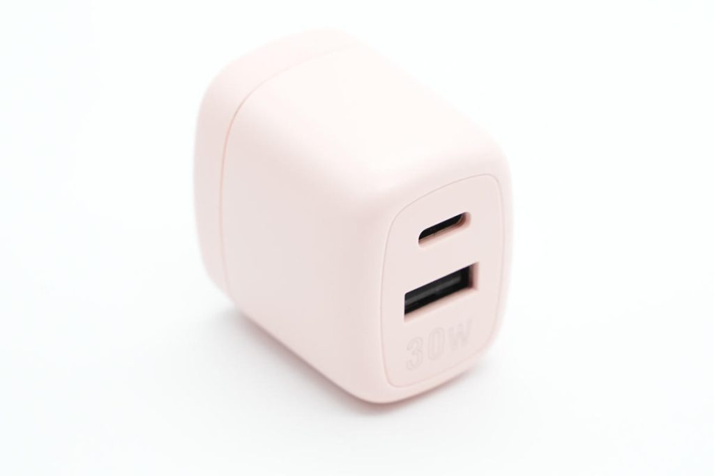 拆解报告:HKS华科生30W 1A1C氮化镓充电器-充电头网