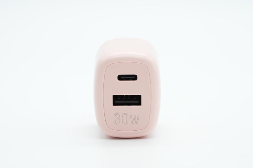 拆解报告:HKS华科生30W 1A1C氮化镓充电器-充电头网