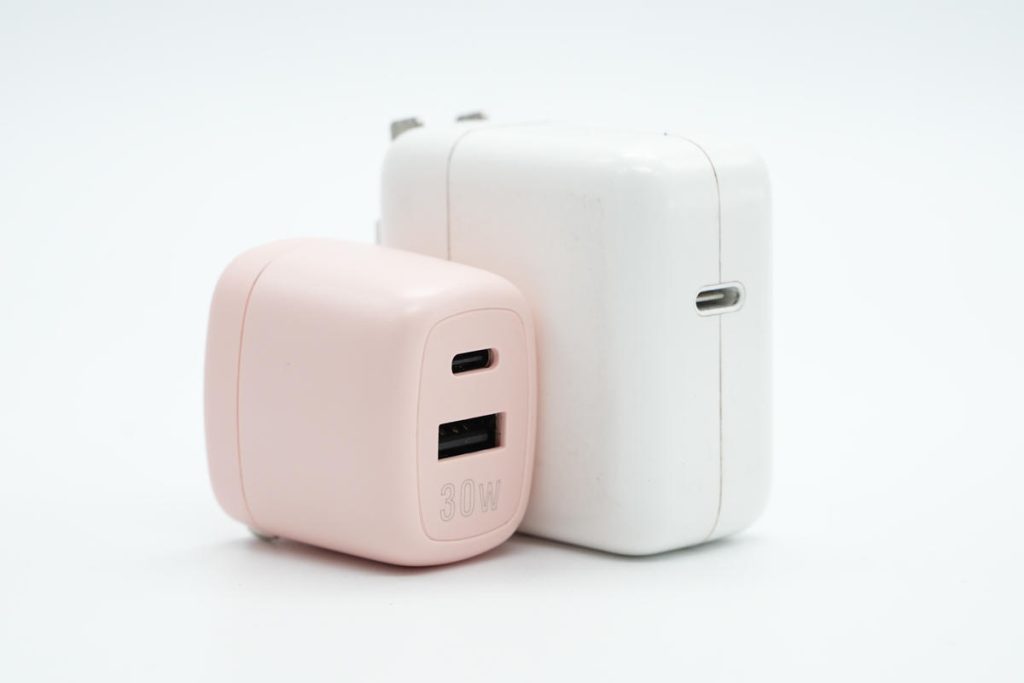 拆解报告:HKS华科生30W 1A1C氮化镓充电器-充电头网