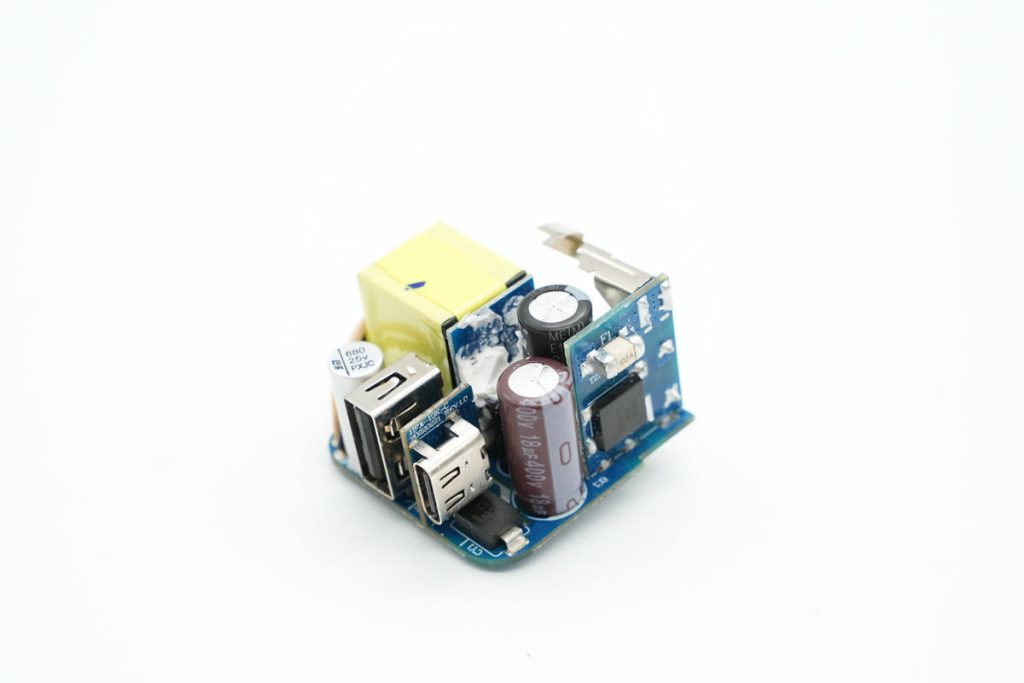 拆解报告:HKS华科生30W 1A1C氮化镓充电器-充电头网