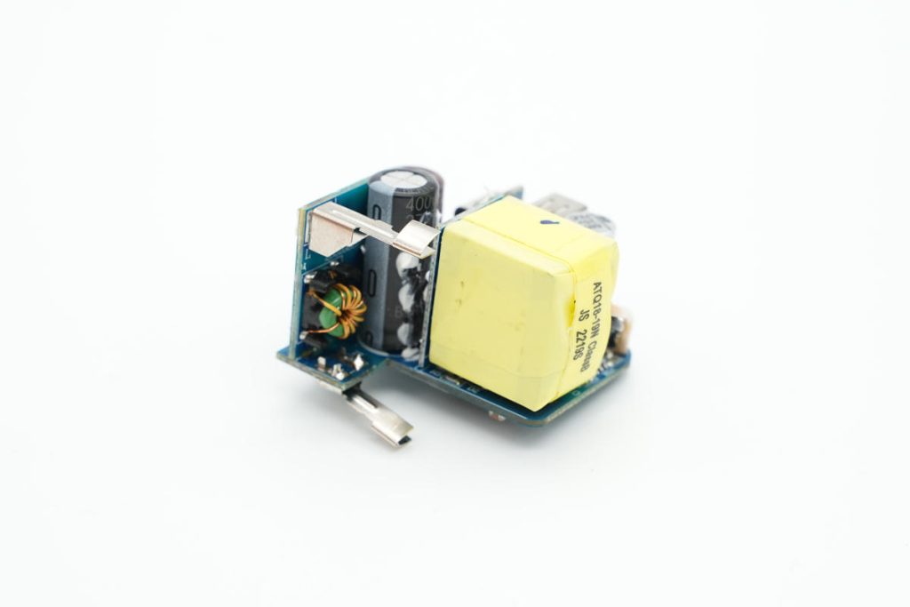 拆解报告:HKS华科生30W 1A1C氮化镓充电器-充电头网