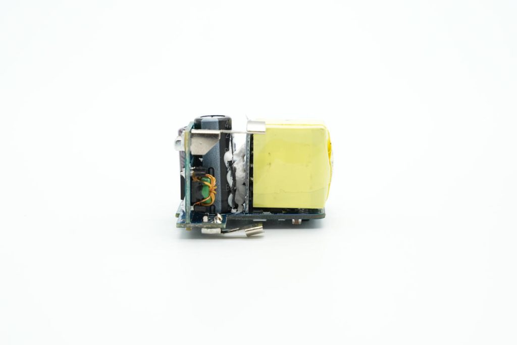 拆解报告:HKS华科生30W 1A1C氮化镓充电器-充电头网