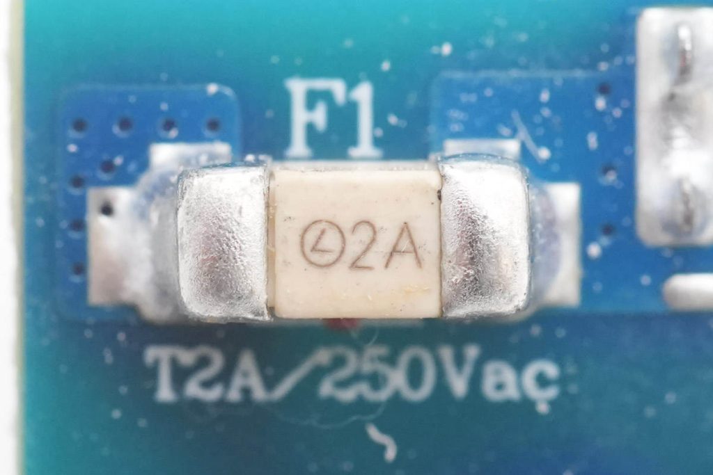 拆解报告:HKS华科生30W 1A1C氮化镓充电器-充电头网