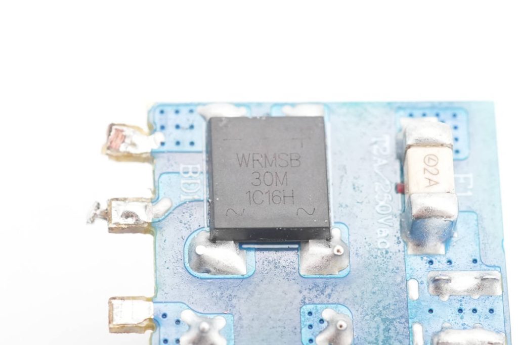 拆解报告:HKS华科生30W 1A1C氮化镓充电器-充电头网