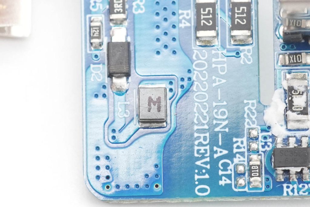 拆解报告:HKS华科生30W 1A1C氮化镓充电器-充电头网