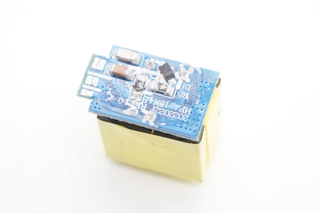 拆解报告:HKS华科生30W 1A1C氮化镓充电器-充电头网