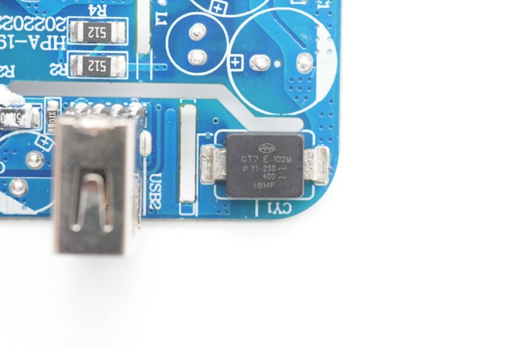拆解报告:HKS华科生30W 1A1C氮化镓充电器-充电头网