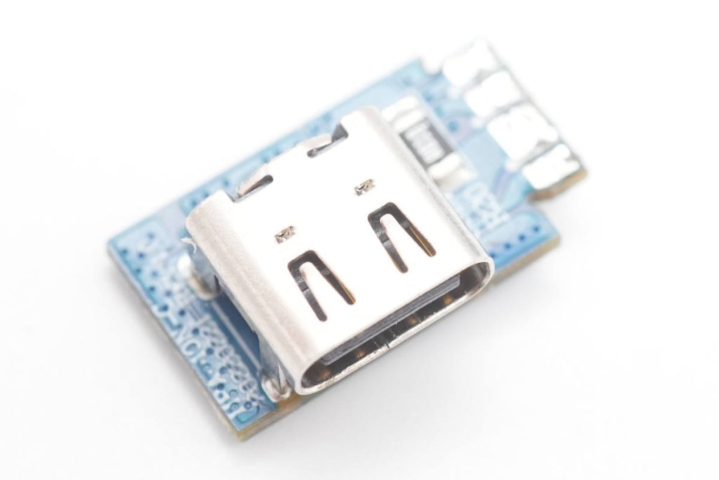 拆解报告:HKS华科生30W 1A1C氮化镓充电器-充电头网