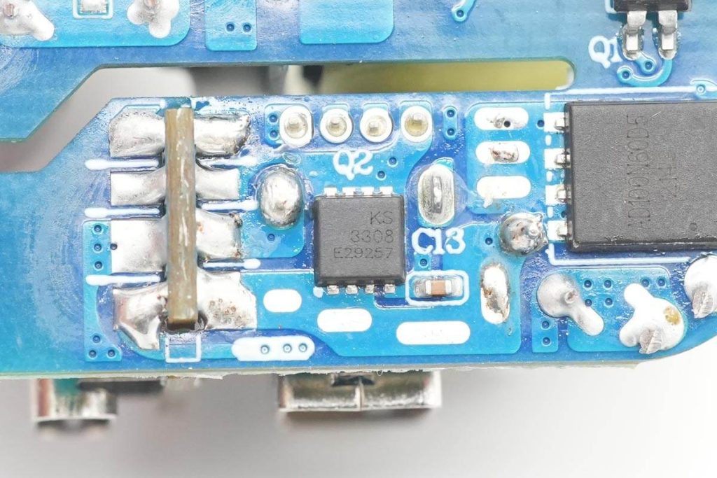 拆解报告:HKS华科生30W 1A1C氮化镓充电器-充电头网