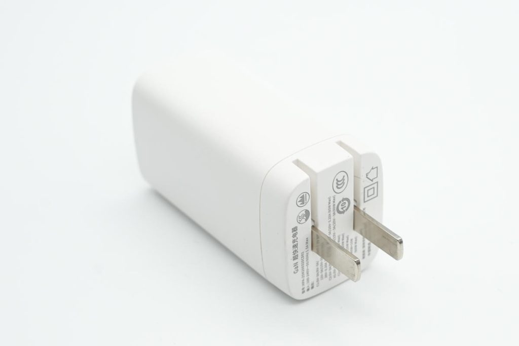 拆解报告：HKS华科生65W 2C1A氮化镓快充充电器-充电头网