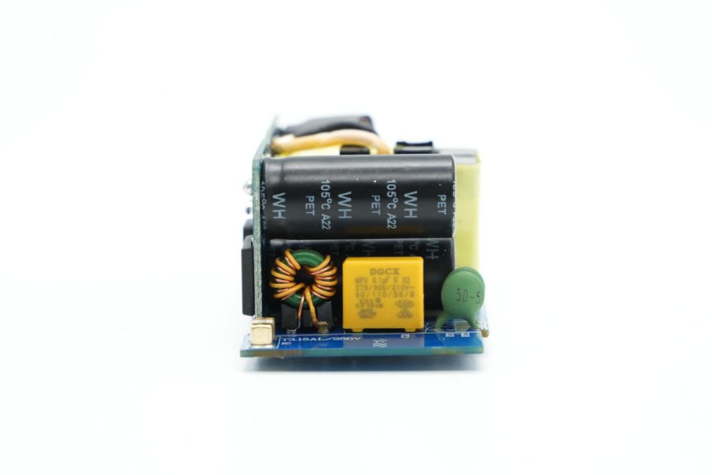 拆解报告：HKS华科生65W 2C1A氮化镓快充充电器-充电头网