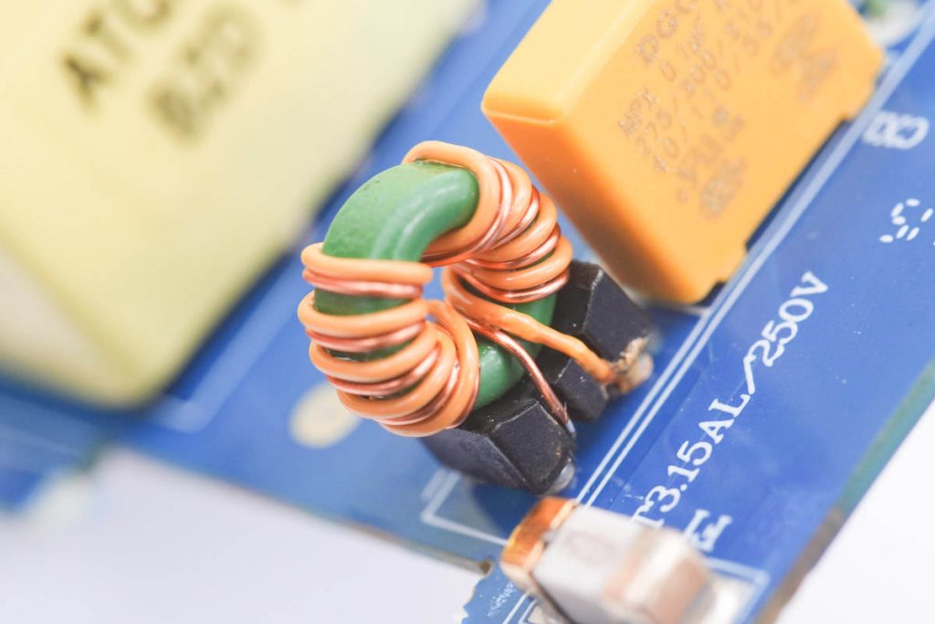 拆解报告：HKS华科生65W 2C1A氮化镓快充充电器-充电头网