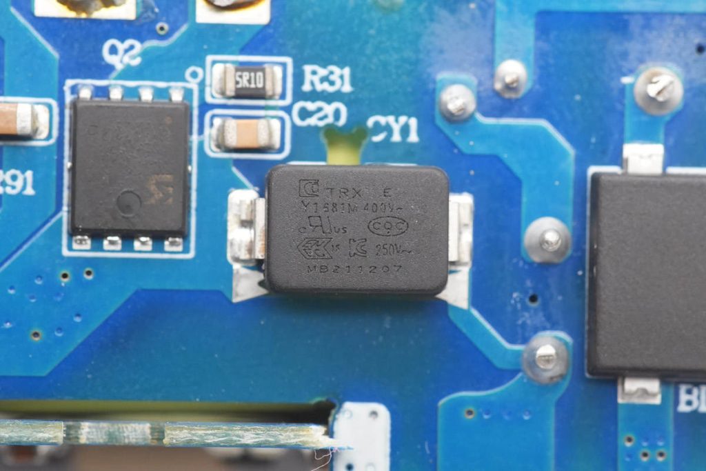 拆解报告：HKS华科生65W 2C1A氮化镓快充充电器-充电头网