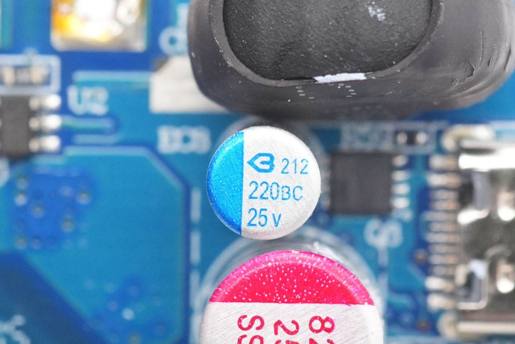 拆解报告：HKS华科生65W 2C1A氮化镓快充充电器-充电头网