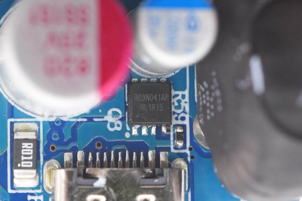拆解报告：HKS华科生65W 2C1A氮化镓快充充电器-充电头网