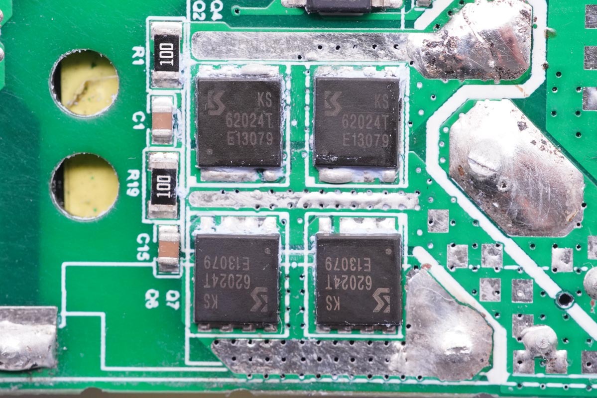 拆解报告：华科生 230W 4C1A氮化镓桌面充GE510-充电头网