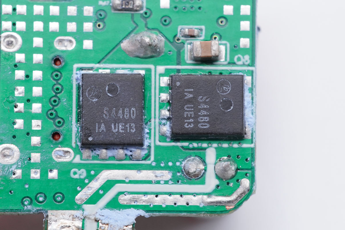拆解报告：华科生 230W 4C1A氮化镓桌面充GE510-充电头网