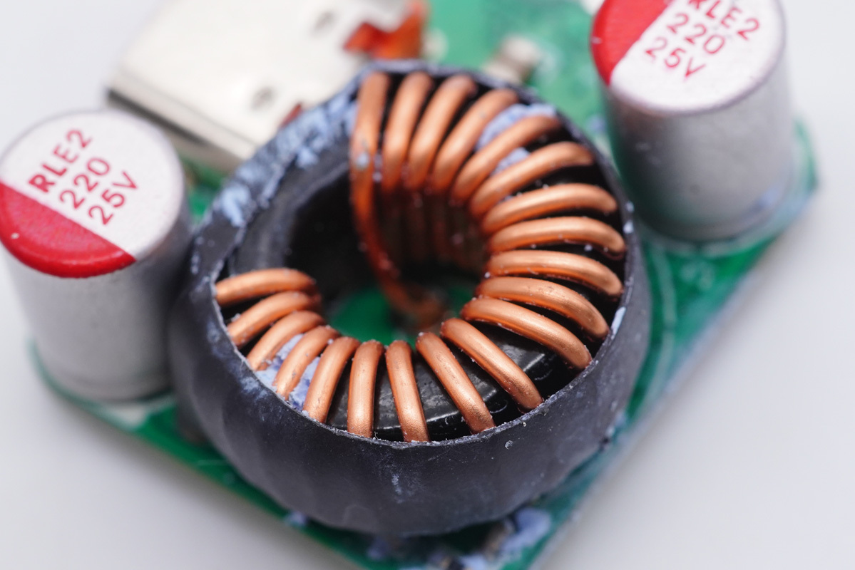 拆解报告：华科生 230W 4C1A氮化镓桌面充GE510-充电头网
